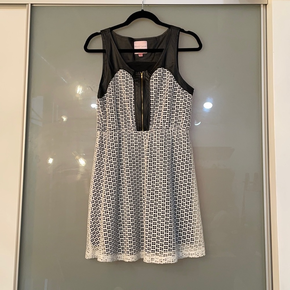 Romeo & Juliet size Medium Fit & Flare dress